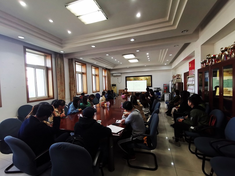 中国法学会“法治百科”项目组 走进中央民族大学法学院